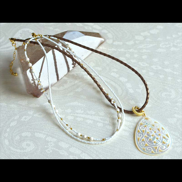 ネックレス クォーツ ガラス ビーズ 革ひも 2本 セット